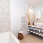 Vistawave Sea View *